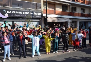 FLASHMOB DES ENFANTS DE L'ACCEUIL DE LOISIRS DES RENOUILLÈRES